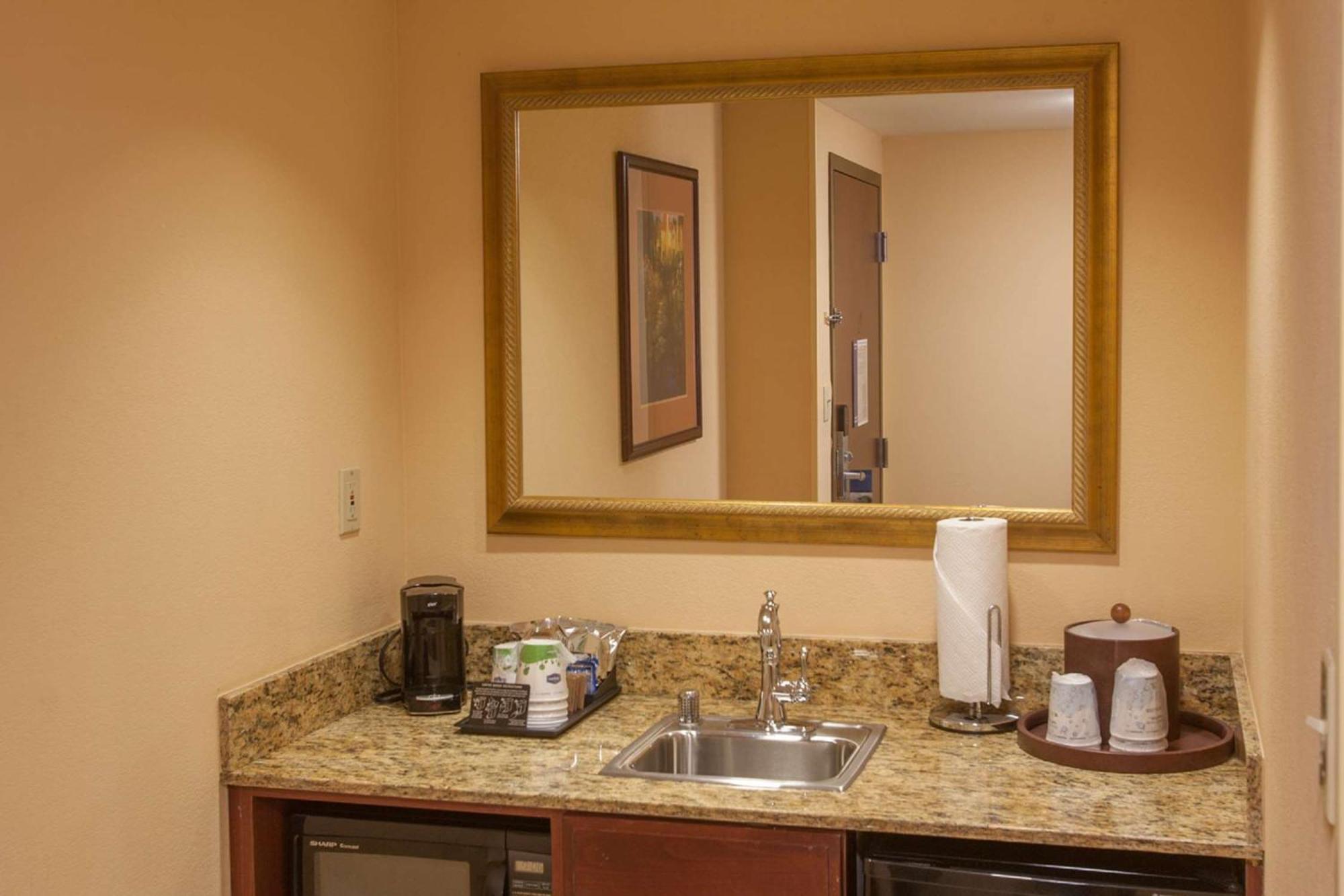 Hampton Inn & Suites Стилуотер Экстерьер фото